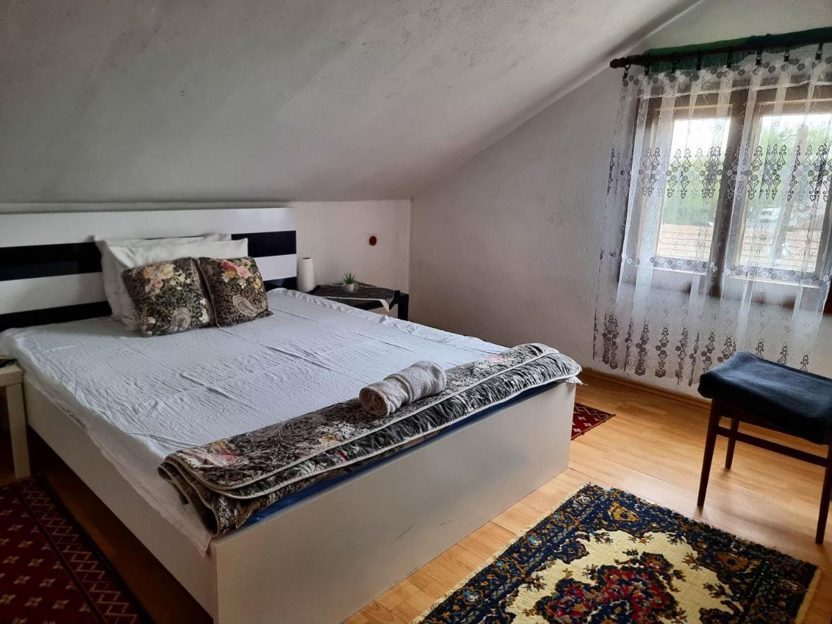 Guesthouse Sobi-Rooms Gradsko المظهر الخارجي الصورة