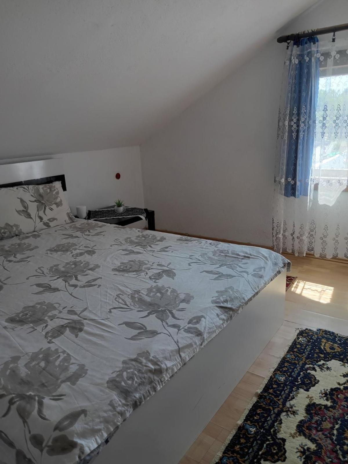 Guesthouse Sobi-Rooms Gradsko المظهر الخارجي الصورة
